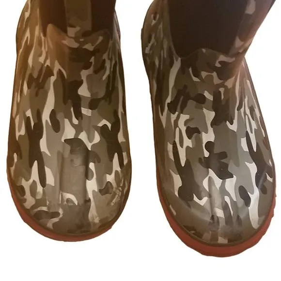 BOGS | Classic Camo Waterproof Rain Snow Boots | Red Heel | Unisex | Size: 2