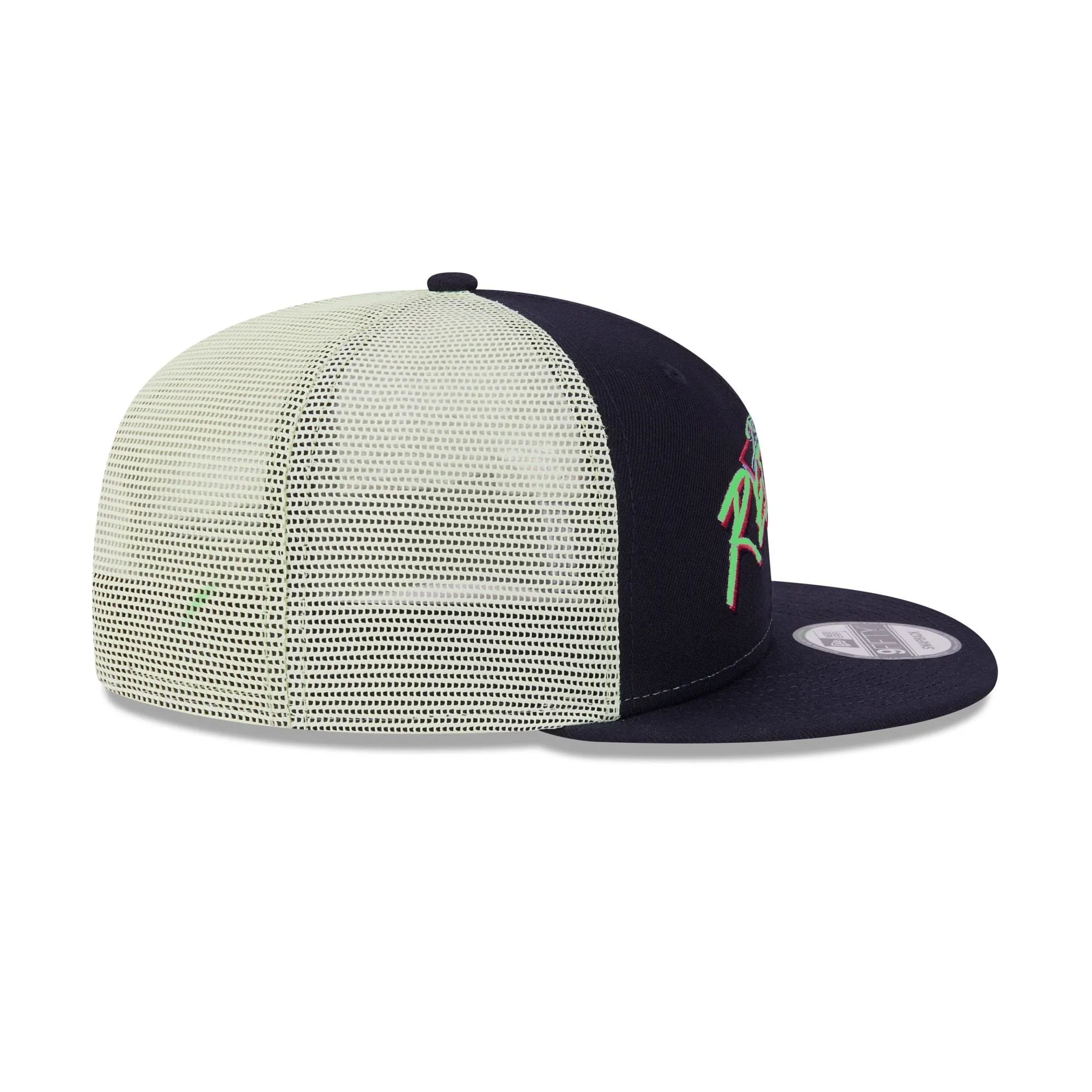 Boston Red Sox Glow-In-The-Dark 9FIFTY Trucker Hat