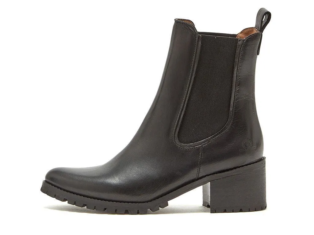 Chatham Women's Vyne Leather Cleated Chelsea Boot in 3 Colour Options 3 to 8