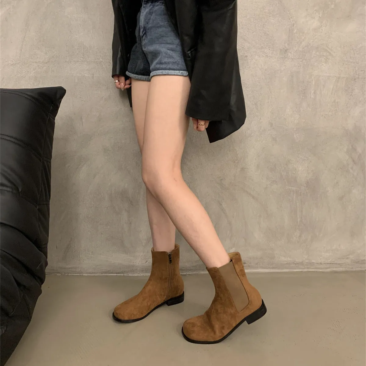 Korean version of round head brown flat-bottomed small short boots popular autumn and winter new retro suede brown bare boots Martin boots women
