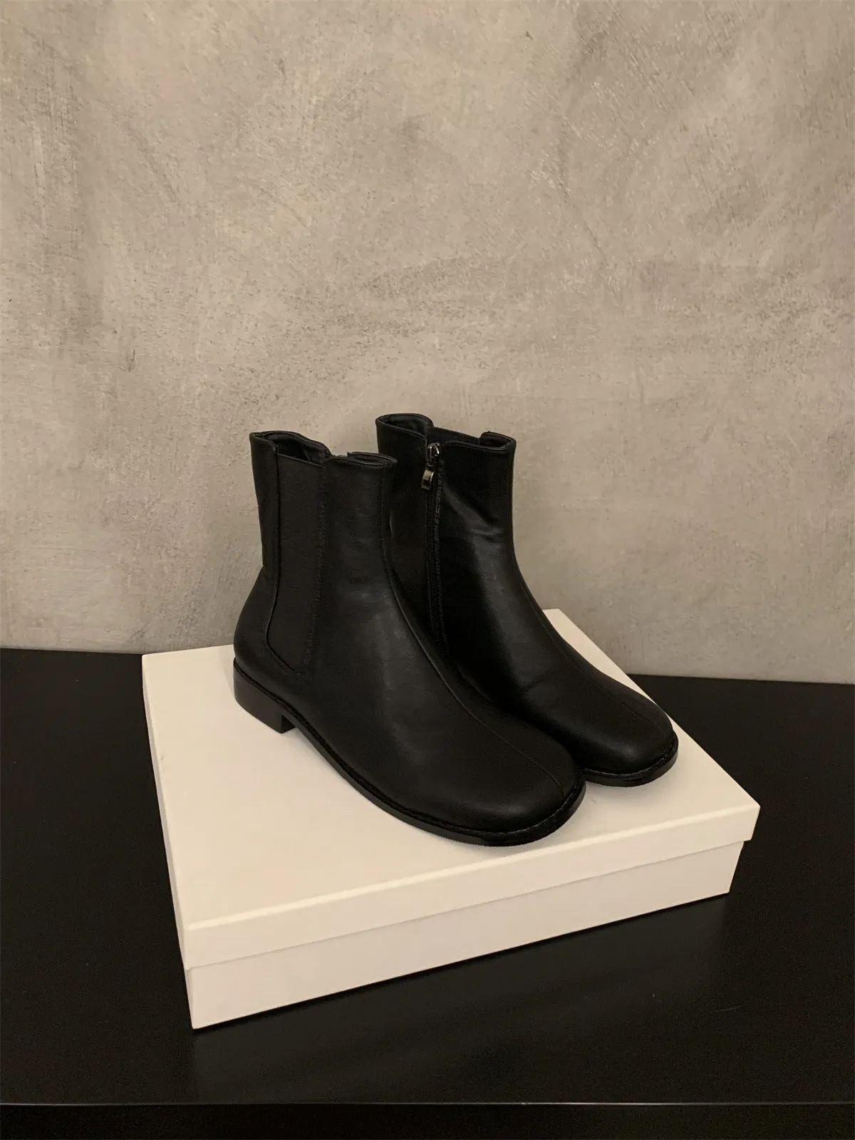 Korean version of round head brown flat-bottomed small short boots popular autumn and winter new retro suede brown bare boots Martin boots women