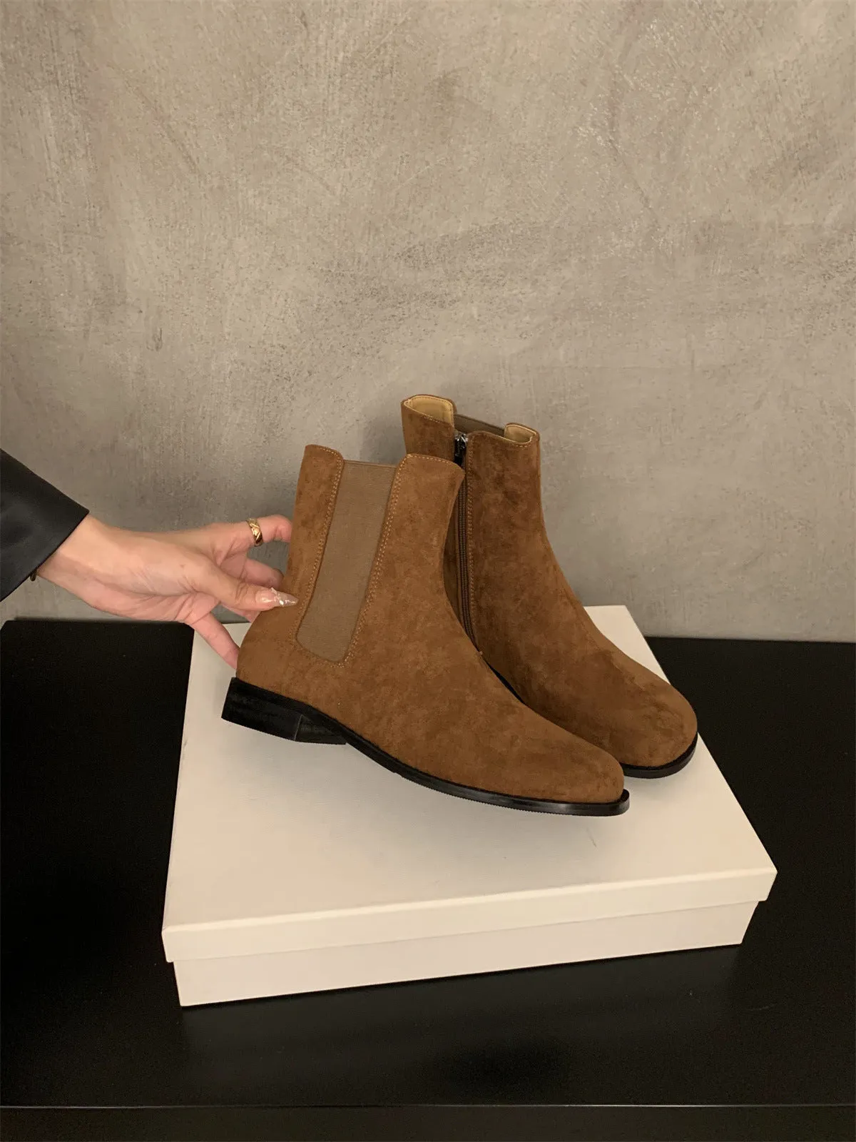 Korean version of round head brown flat-bottomed small short boots popular autumn and winter new retro suede brown bare boots Martin boots women