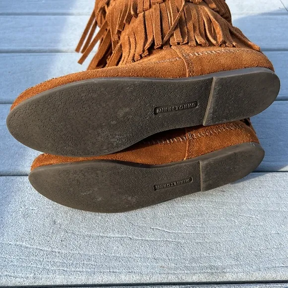 Minnetonka 3- Layer Fringe Boots Size 8