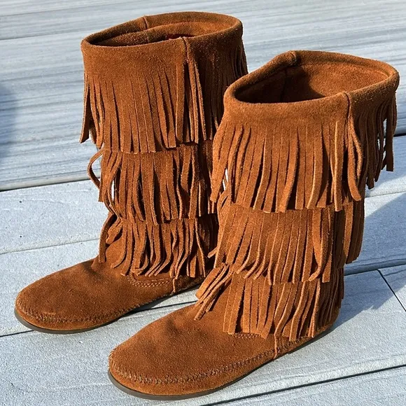 Minnetonka 3- Layer Fringe Boots Size 8