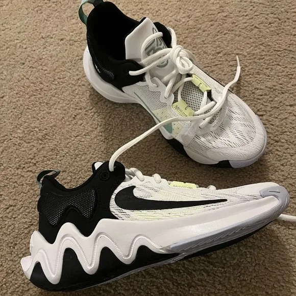 NEW! Nike Giannis Immortality 2 basketball shoes size 4Y