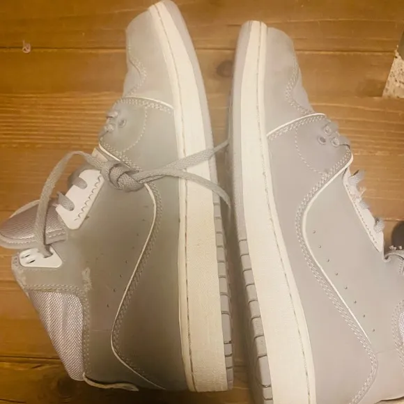 Nike Air Jordan kids hi-top sneakers size 7Y. Gray and white