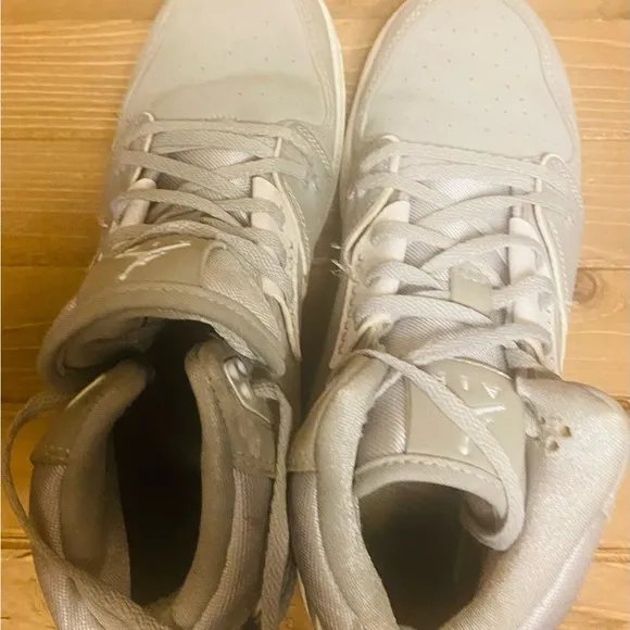 Nike Air Jordan kids hi-top sneakers size 7Y. Gray and white