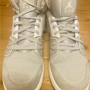 Nike Air Jordan kids hi-top sneakers size 7Y. Gray and white