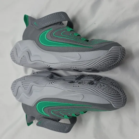 NIKE GIANNIS IMMORTALATITY 4 PS SMOKE GREY STADIUM GREEN CHILDREN 10C NEW IN BOX
