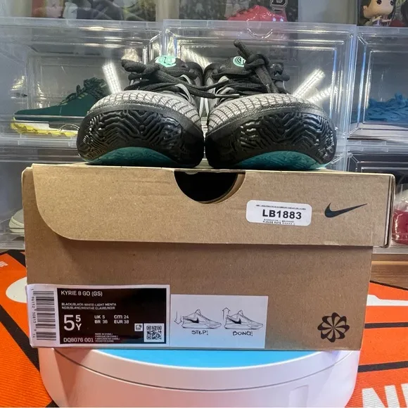 Nike Kyrie 8 go (GS) black-white-light menta youth sneakers “Orcas”