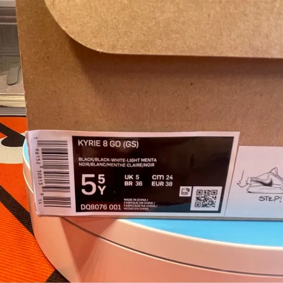 Nike Kyrie 8 go (GS) black-white-light menta youth sneakers “Orcas”