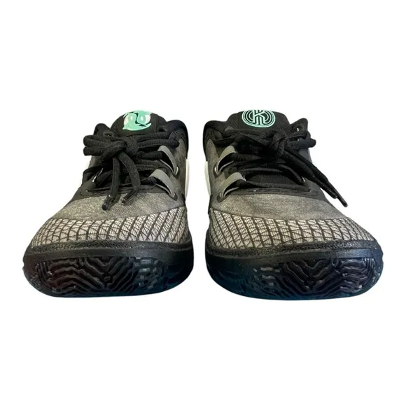 Nike Kyrie 8 go (GS) black-white-light menta youth sneakers “Orcas”
