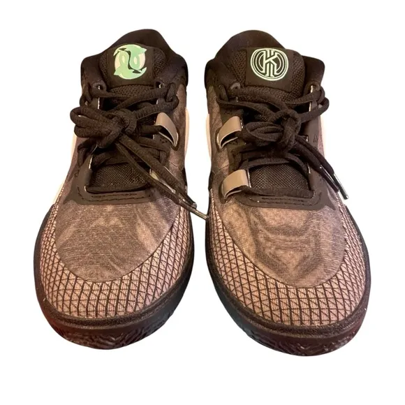 Nike Kyrie 8 go (GS) black-white-light menta youth sneakers “Orcas”