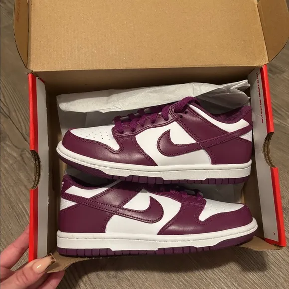 Nike Low Top Dunk Size 4Y NEW