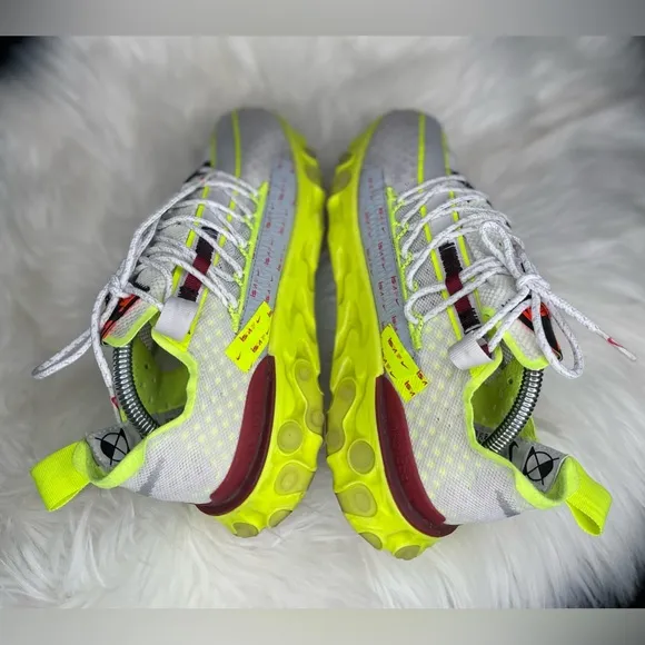🏃Nike React Runner ISPAPlatinum Tint Volt Glow Team RedMens size 7.5