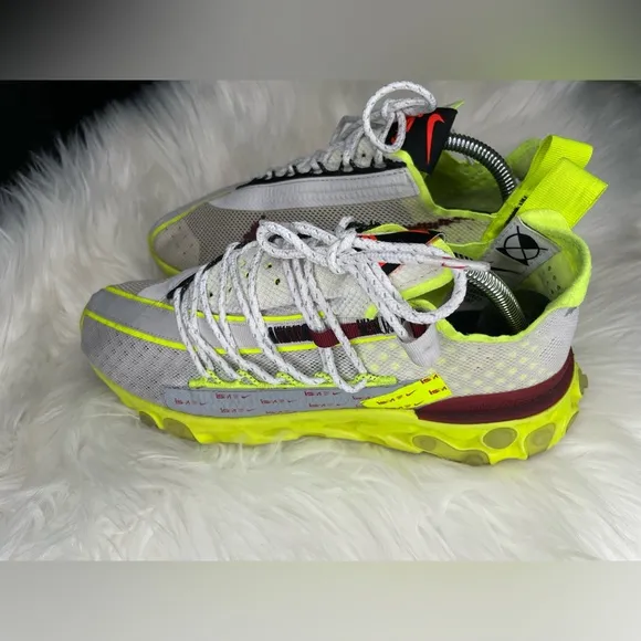 🏃Nike React Runner ISPAPlatinum Tint Volt Glow Team RedMens size 7.5
