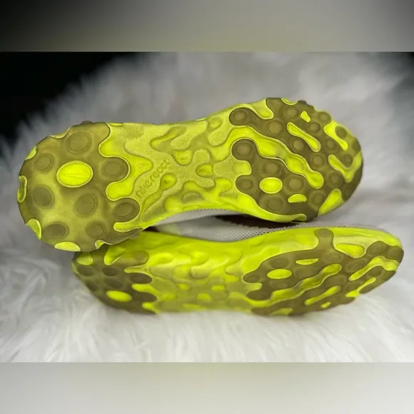 🏃Nike React Runner ISPAPlatinum Tint Volt Glow Team RedMens size 7.5