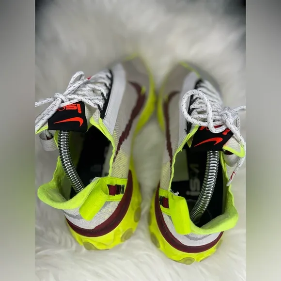 🏃Nike React Runner ISPAPlatinum Tint Volt Glow Team RedMens size 7.5