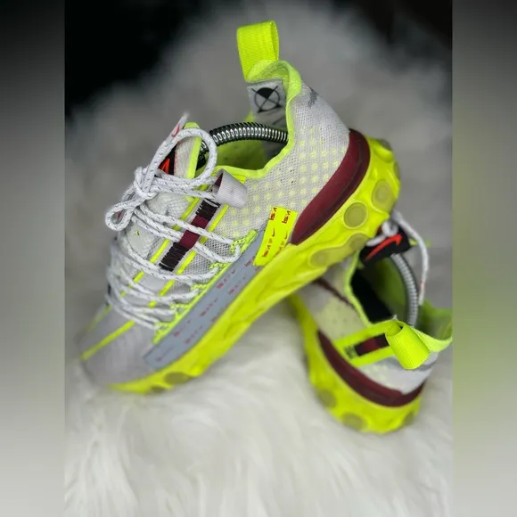 🏃Nike React Runner ISPAPlatinum Tint Volt Glow Team RedMens size 7.5