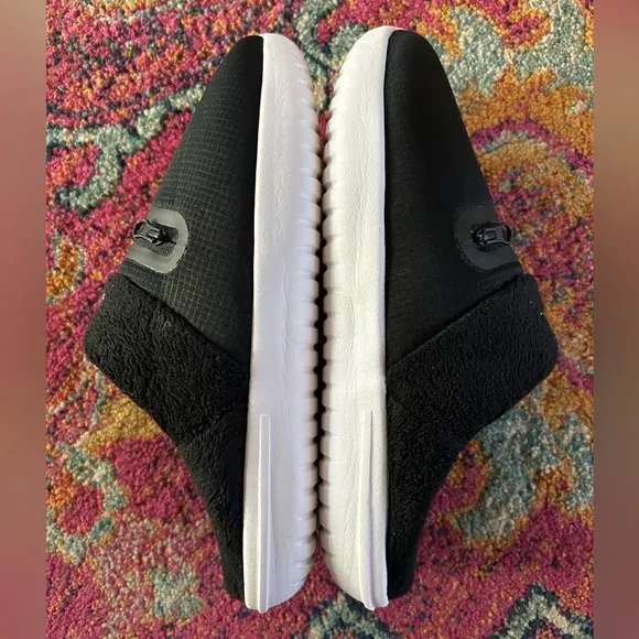 Nike | Women'sns black butter fleece lined Burrow slippers, white rubber soles 8