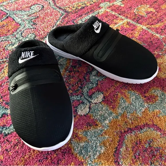 Nike | Women'sns black butter fleece lined Burrow slippers, white rubber soles 8