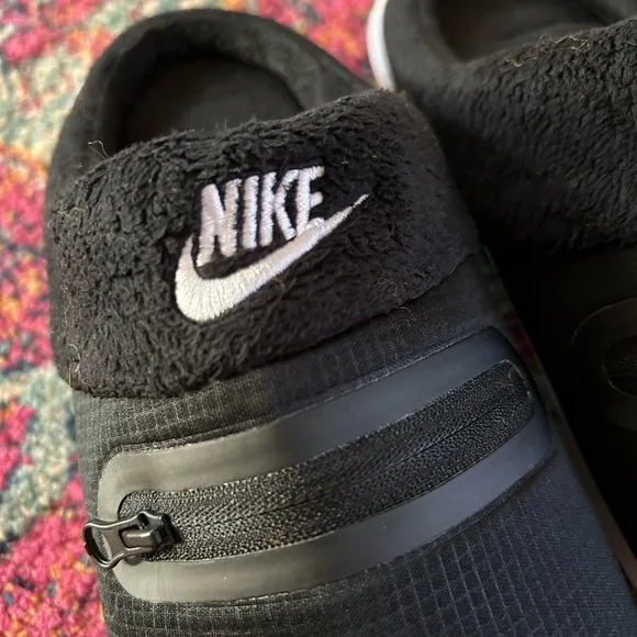 Nike | Women'sns black butter fleece lined Burrow slippers, white rubber soles 8
