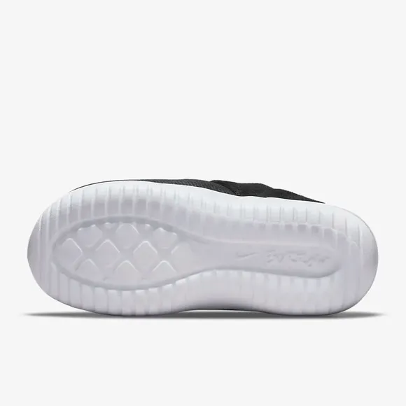 Nike | Women'sns black butter fleece lined Burrow slippers, white rubber soles 8