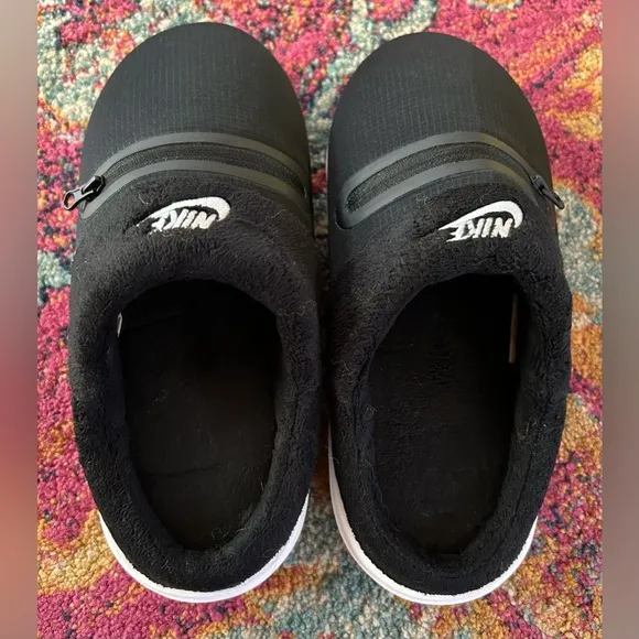 Nike | Women'sns black butter fleece lined Burrow slippers, white rubber soles 8