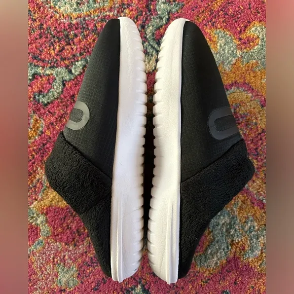 Nike | Women'sns black butter fleece lined Burrow slippers, white rubber soles 8