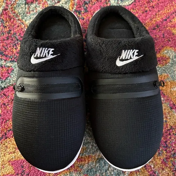 Nike | Women'sns black butter fleece lined Burrow slippers, white rubber soles 8