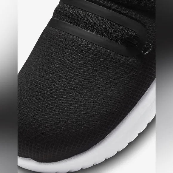Nike | Women'sns black butter fleece lined Burrow slippers, white rubber soles 8