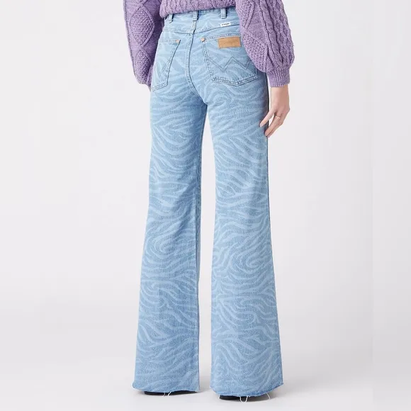 NWT Wrangler Medium Wash Meow Laser Tiger Stripe 622 Wanderer Flare Jeans