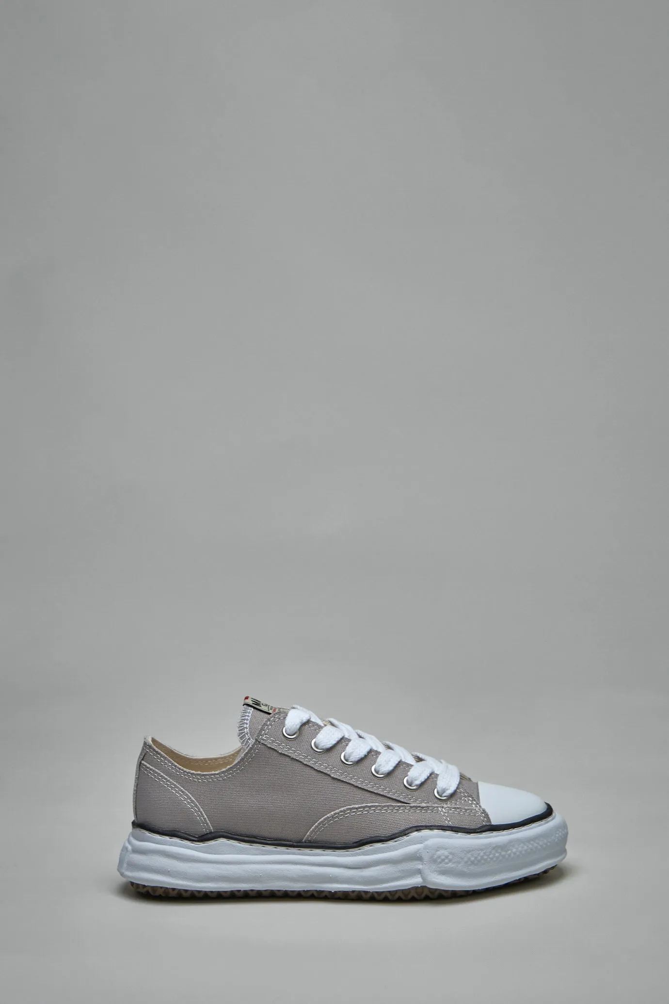 PETERSON Low Top Sneaker