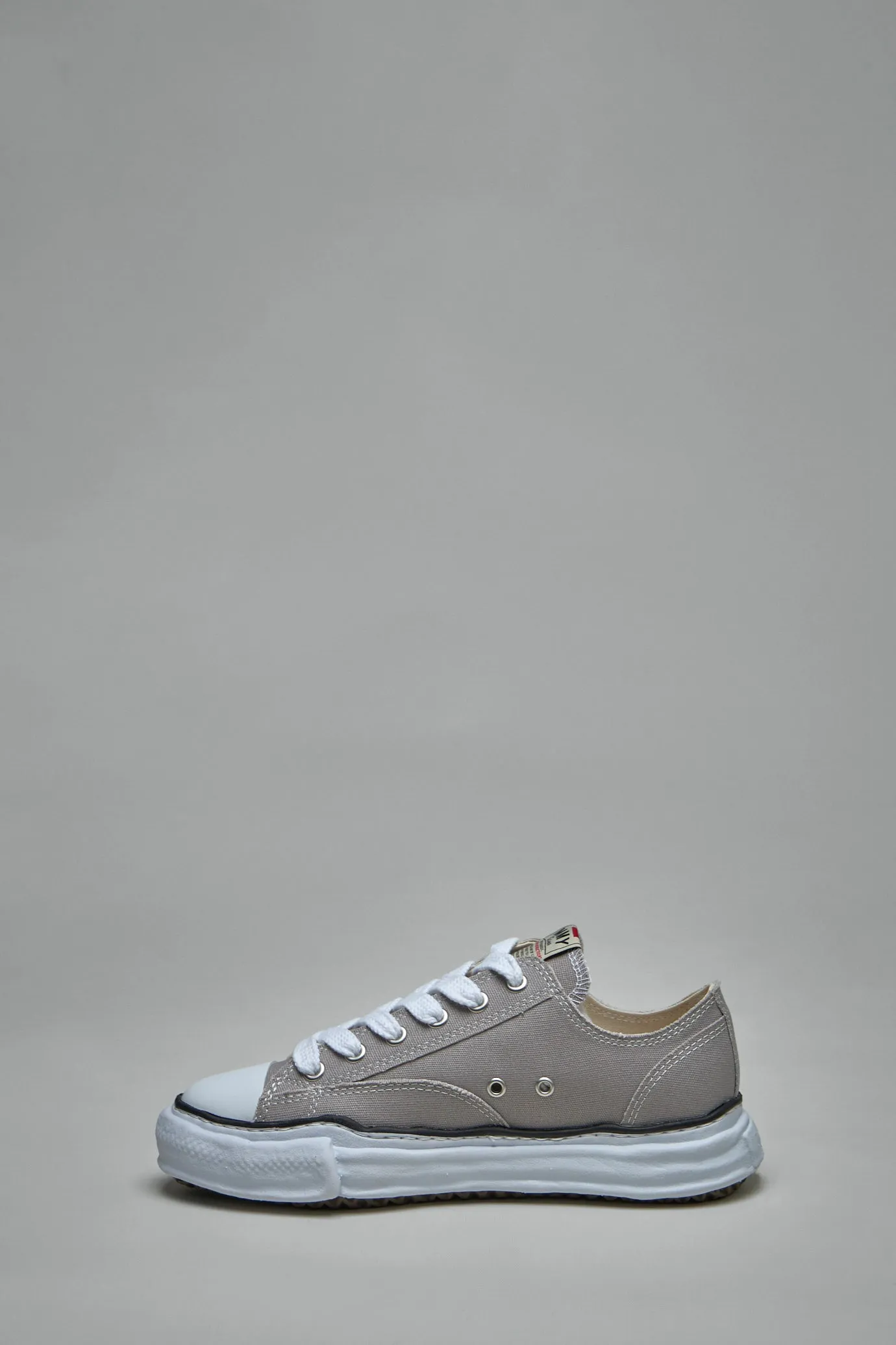 PETERSON Low Top Sneaker