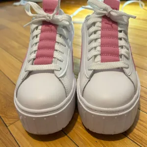 Puma Women's Sneakers - White and Pink