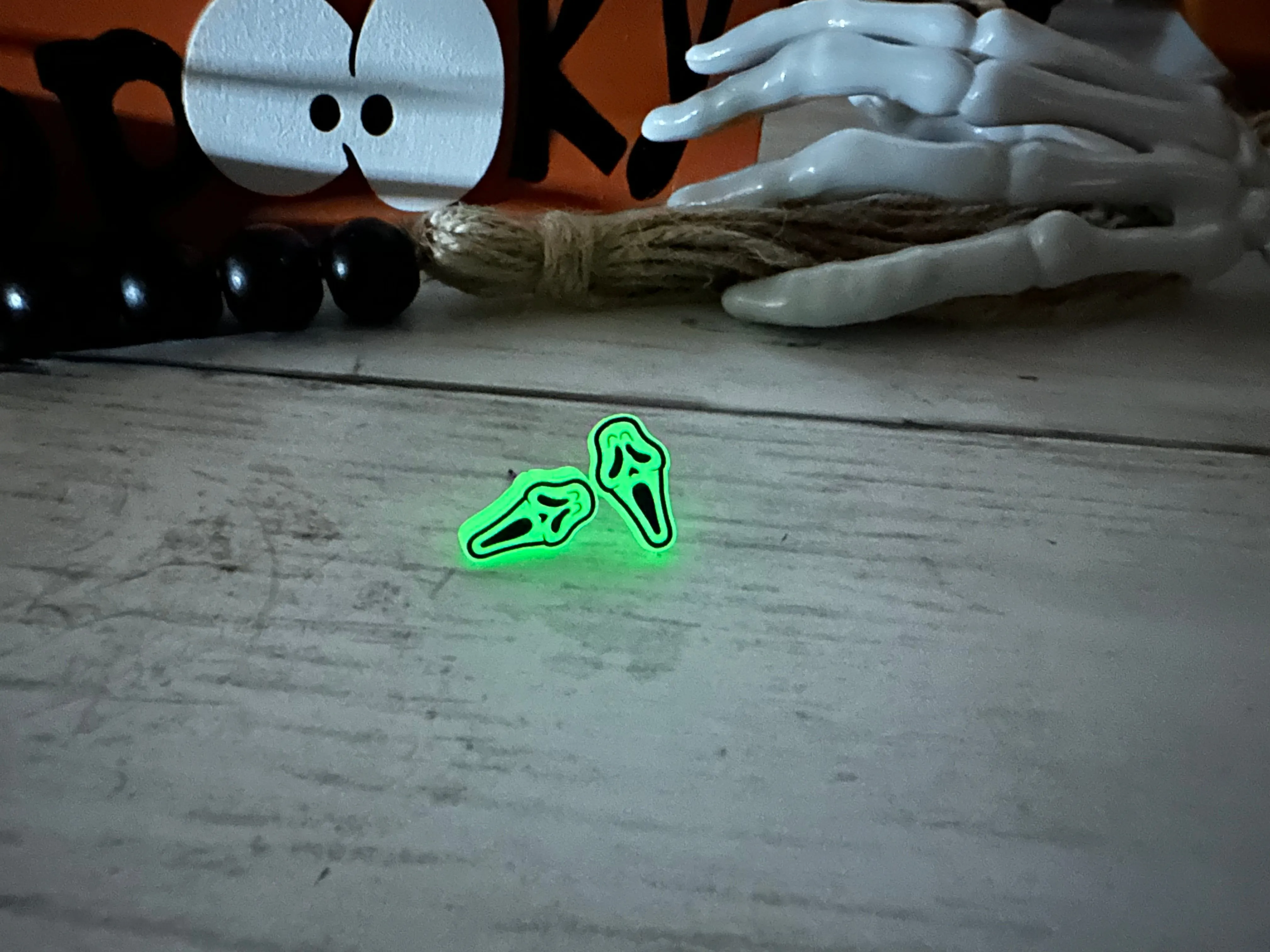 Scary Scream Mask Cabochon - glow in dark