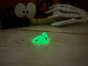 Scary Scream Mask Cabochon - glow in dark