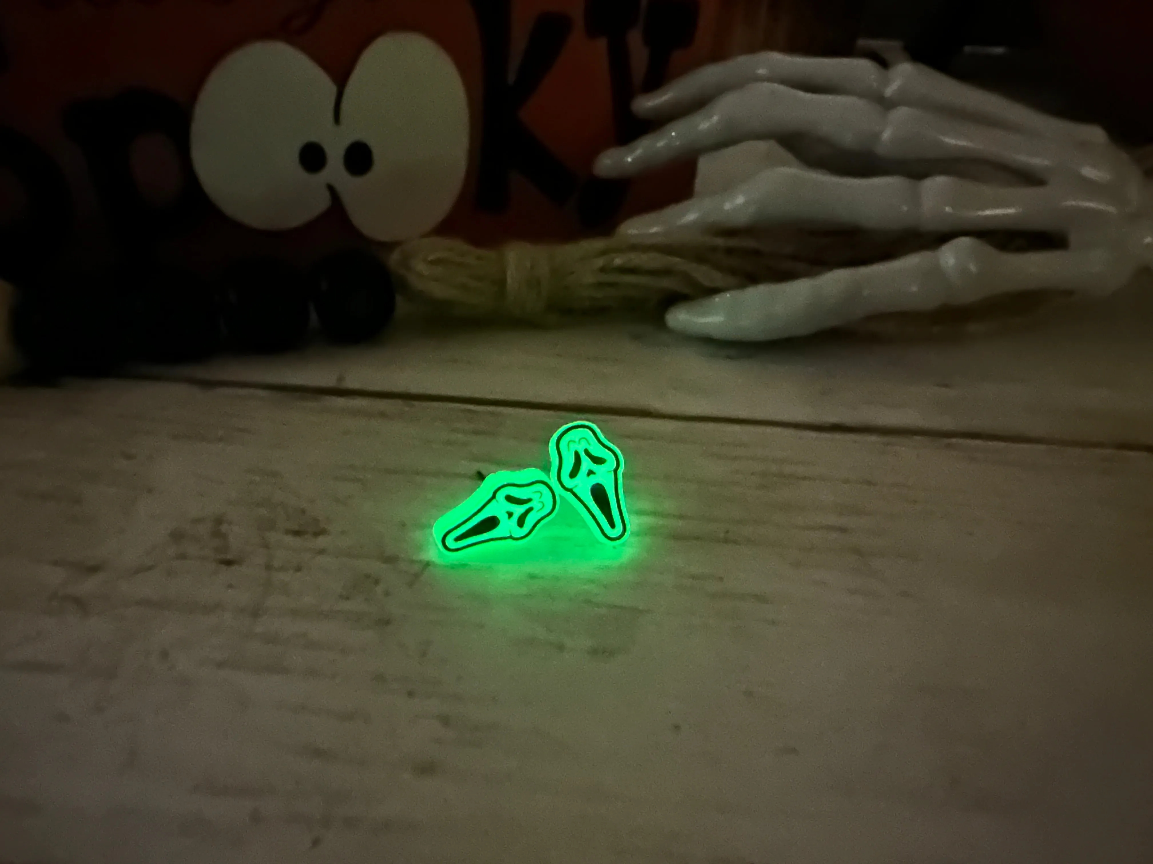 Scary Scream Mask Cabochon - glow in dark