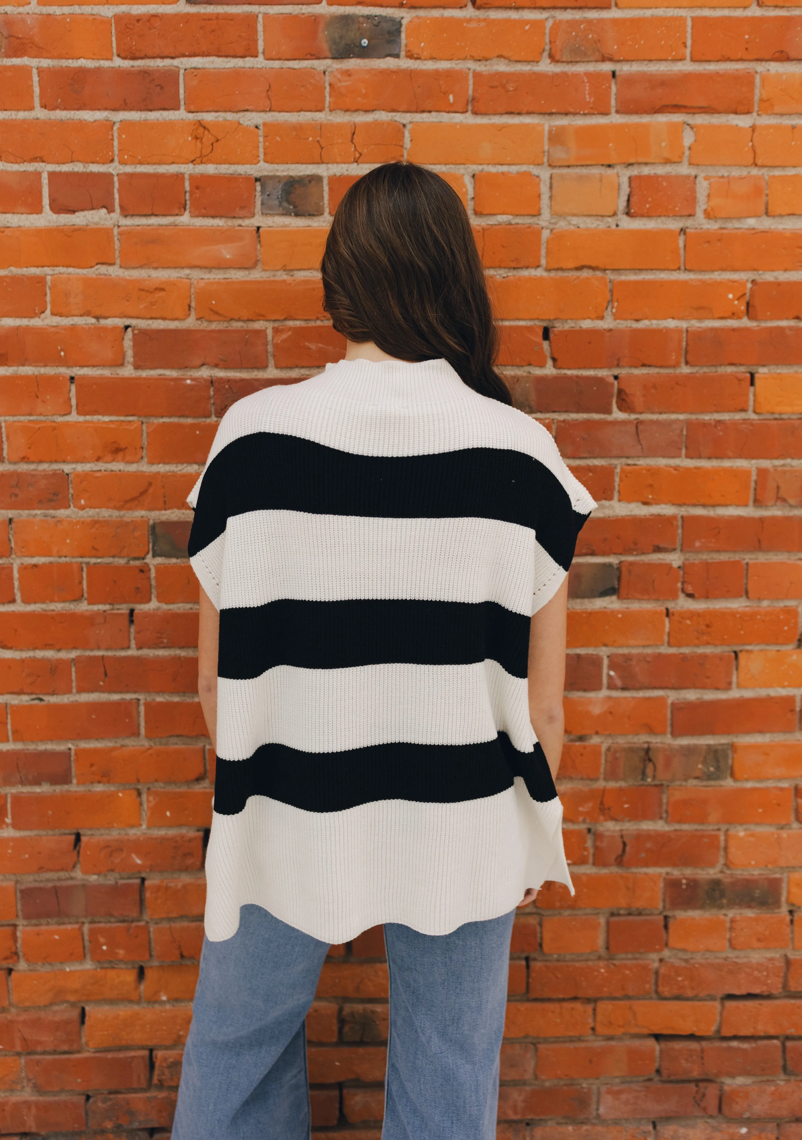 Striped Print Sleeveless Knit Top -Black