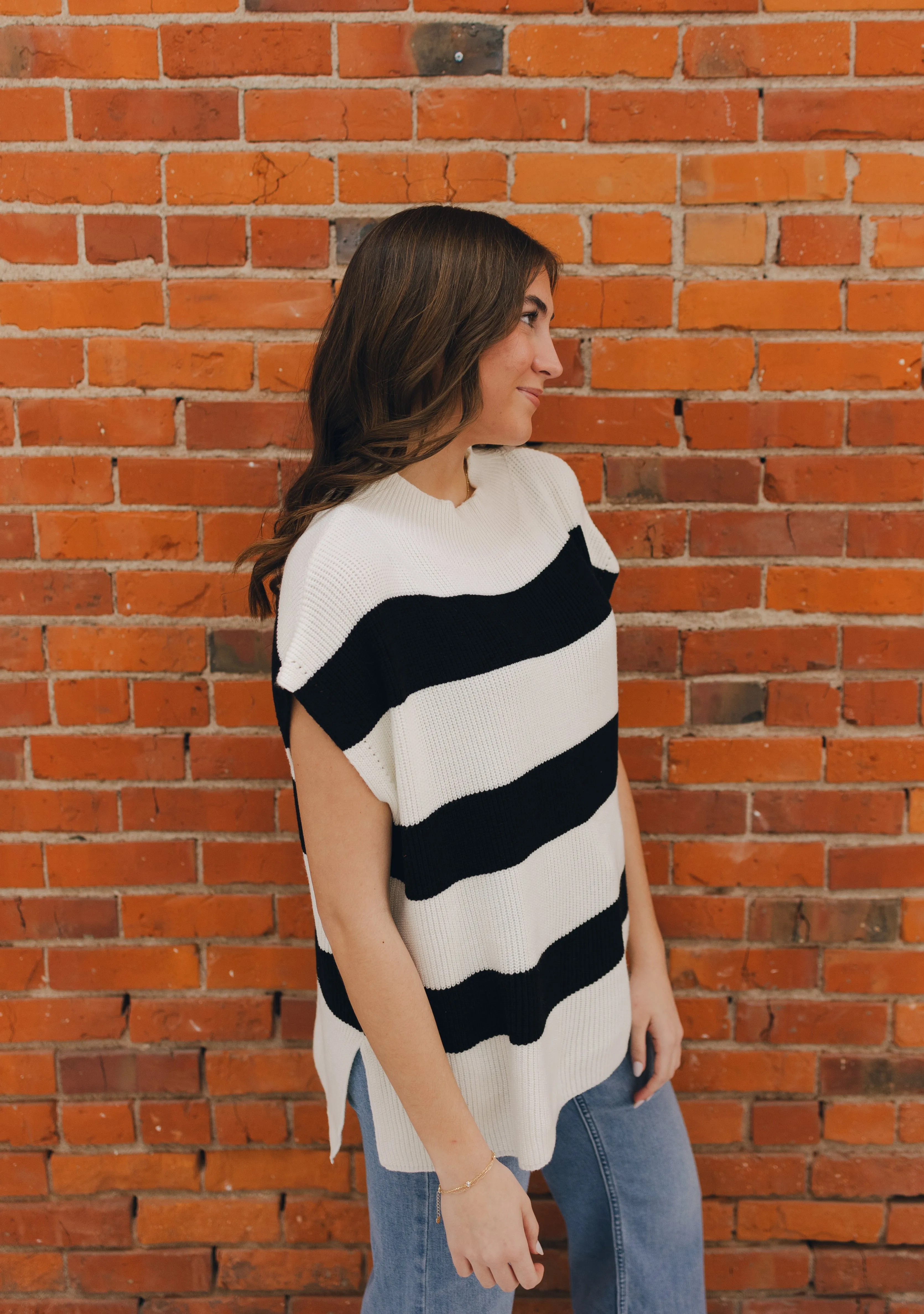 Striped Print Sleeveless Knit Top -Black